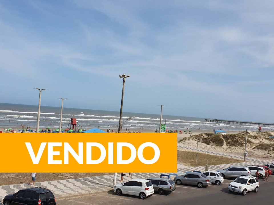 Apartamento de ocasião à Beira Mar