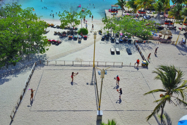 O que é o Beach Tennis e quais os benefícios? Tudo sobre o esporte, como jogar e quais os melhores equipamentos